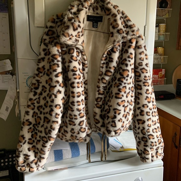Jackets & Blazers - Super cute Know One Cares brand soft leopard fleece jacket size medium